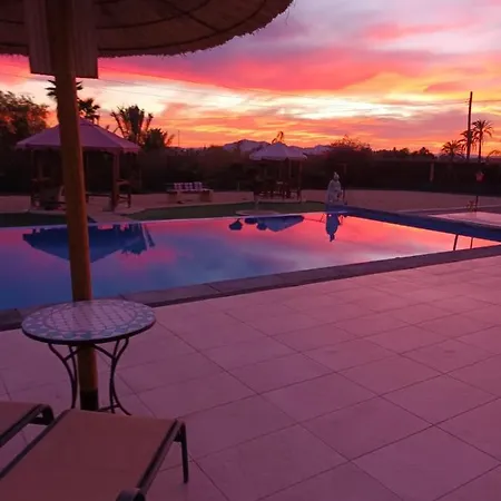 Casadelfenix بيت ضيافة